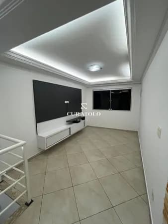 Conheça esta linda casa à venda na Vila Ré, a 5 min do Metrô Patriarca. Com 2 quartos, 2 vagas e área gourmet com churrasqueira, esta casa é perfeita para você e sua família.