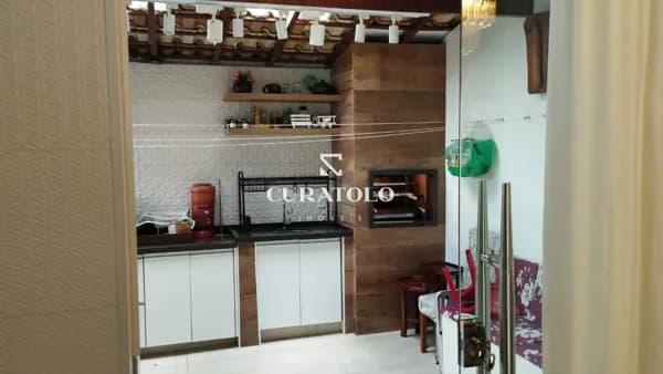 Sobrado em condomínio à venda com 174 m², 3 quartos, área gourmet e 2 vagas, Jardim Borborema, São Paulo.