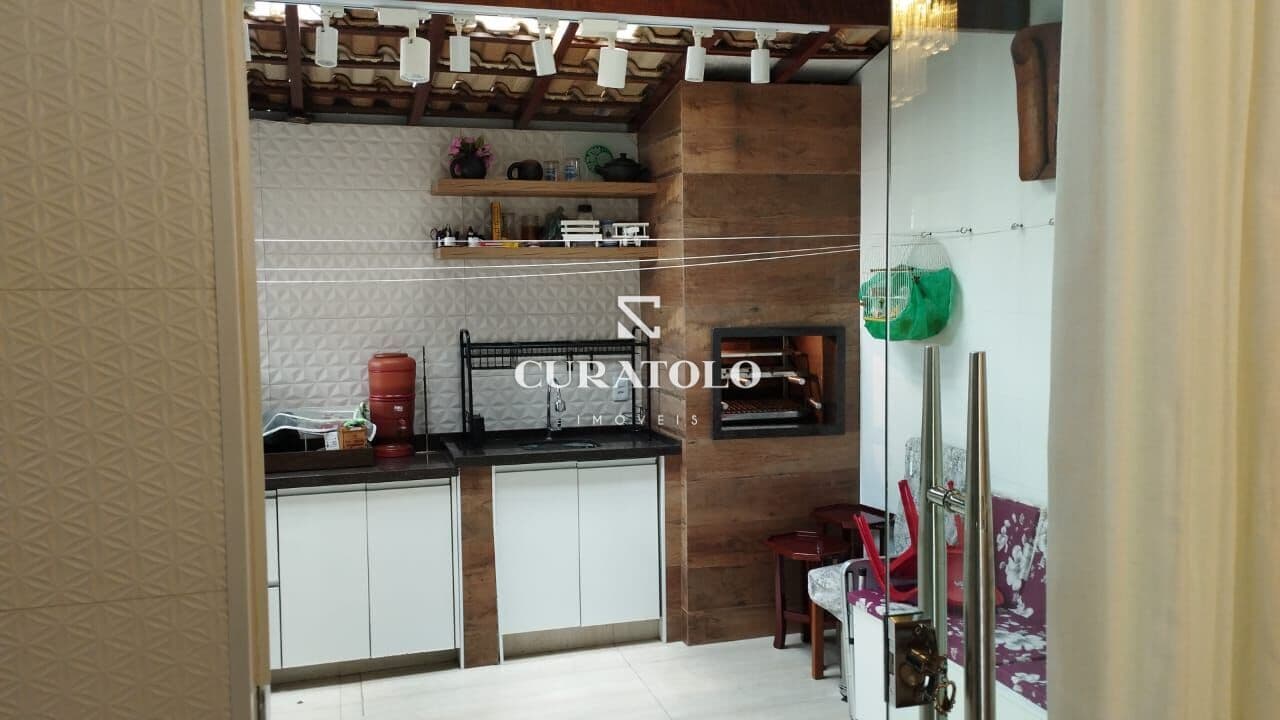 Sobrado em condomínio à venda com 174 m², 3 quartos, área gourmet e 2 vagas, Jardim Borborema, São Paulo.