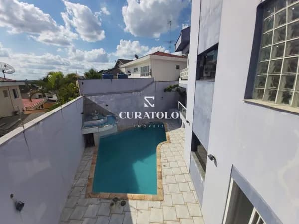 Moradia perfeita para a família: belíssimo sobrado em São Caetano do Sul de 450m2 com 4 suítes, Piscina, churrasqueira e ótima localização!