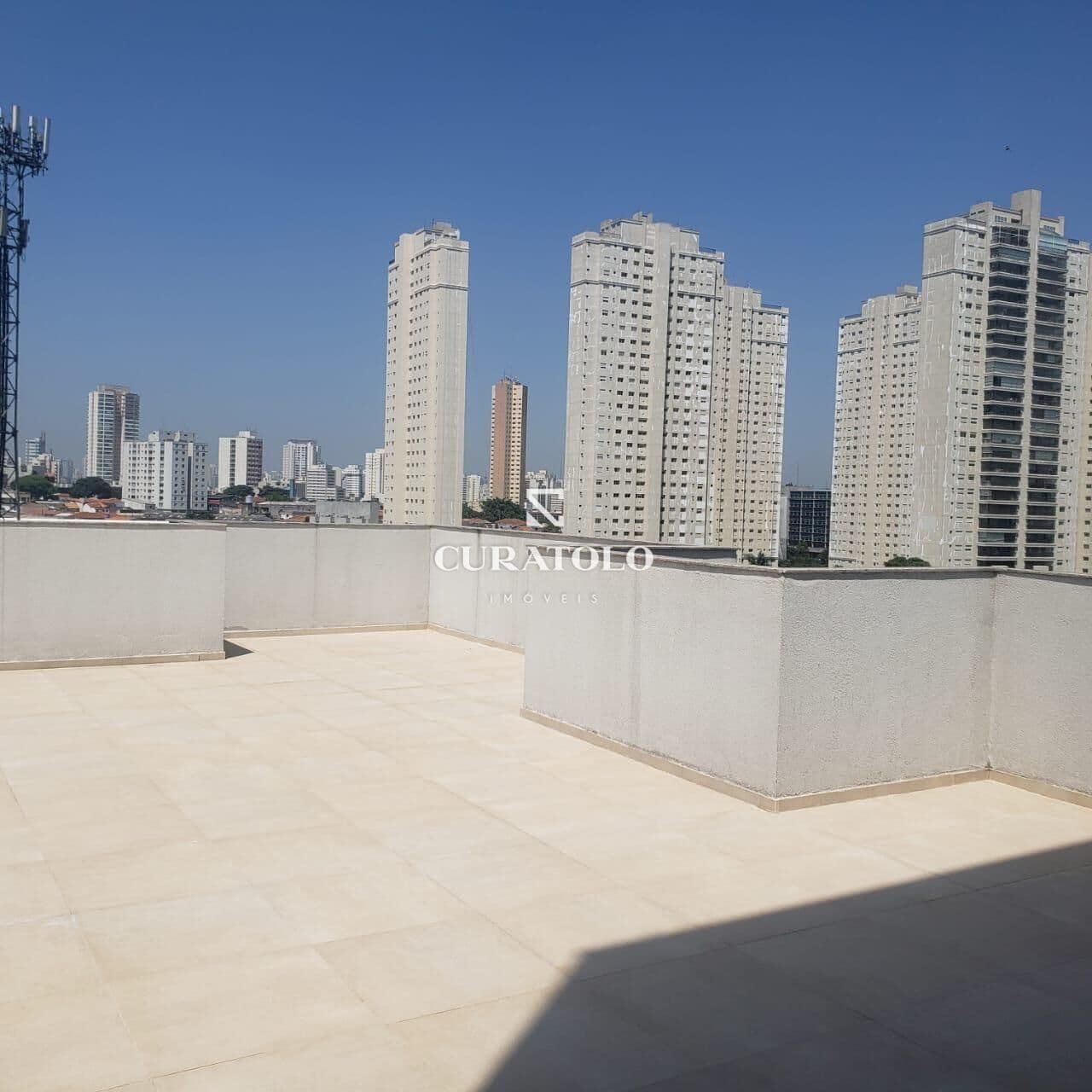Apartamento duplex na Mooca com vaga demarcada livre e excelente localização, próximo à av Cassandoca. Prédio Novo, com 5 andares e elevador