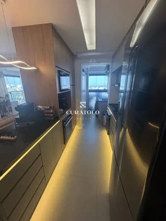 Apartamento à venda com 82 m², 2 quartos, varanda e 2 vagas, Brás, São Paulo.