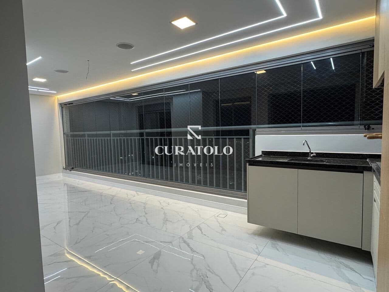 Apartamento à venda com 77 m², 2 quartos, vaga e varanda gourmet na Vila Prudente, São Paulo.