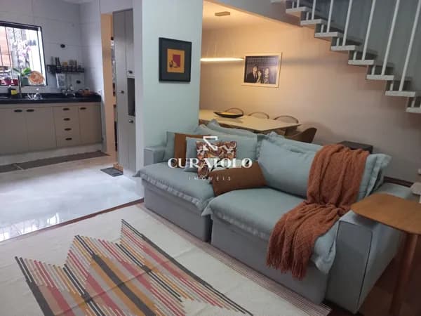 Viva com comodidade no Bosque da Saúde, a 6 min do Metrô Praça da Árvore: lindo sobrado de 145 m² com 3 Dorms, 2 vagas e quintal com churrasqueira