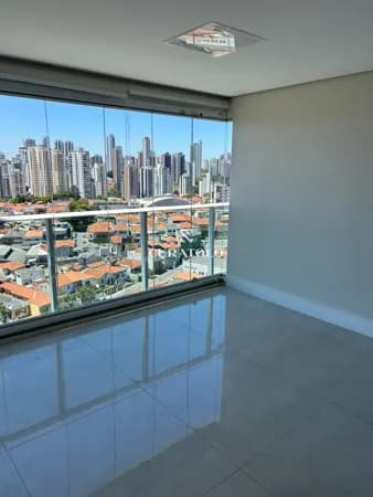 Apartamento à venda com 104 m², 2 quartos, varanda gourmet e 2 vagas na Mooca, São Paulo.
