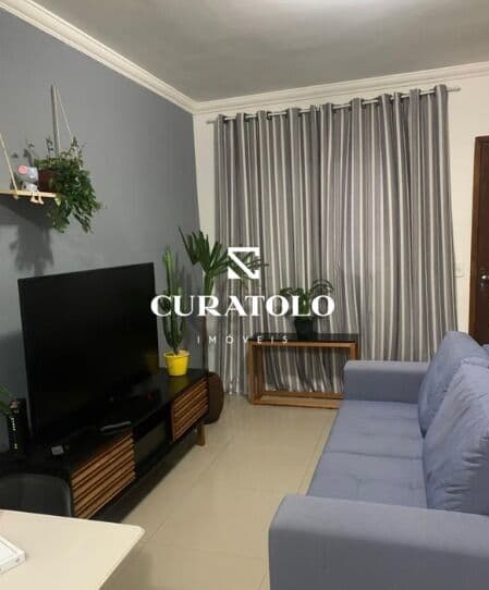 Sobrado em Condomínio com 4 dorms, 2 suítes, varanda e 1 vaga coberta - Vila Paranaguá