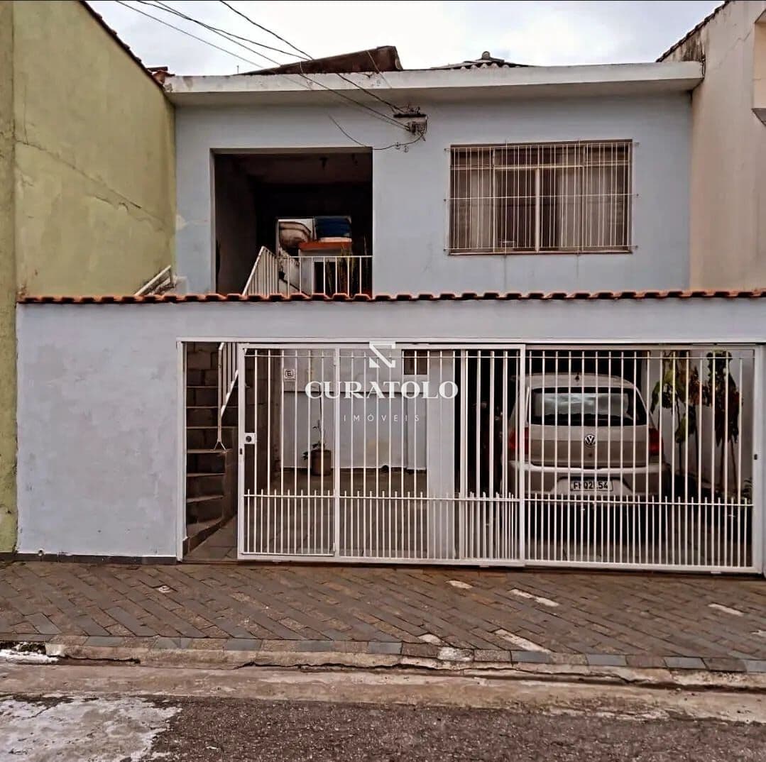 Oportunidade para seu novo lar! Sobrado com 184 mts em São Caetano do Sul, 4 dormitórios, 3 vagas cobertas, ótima localização!