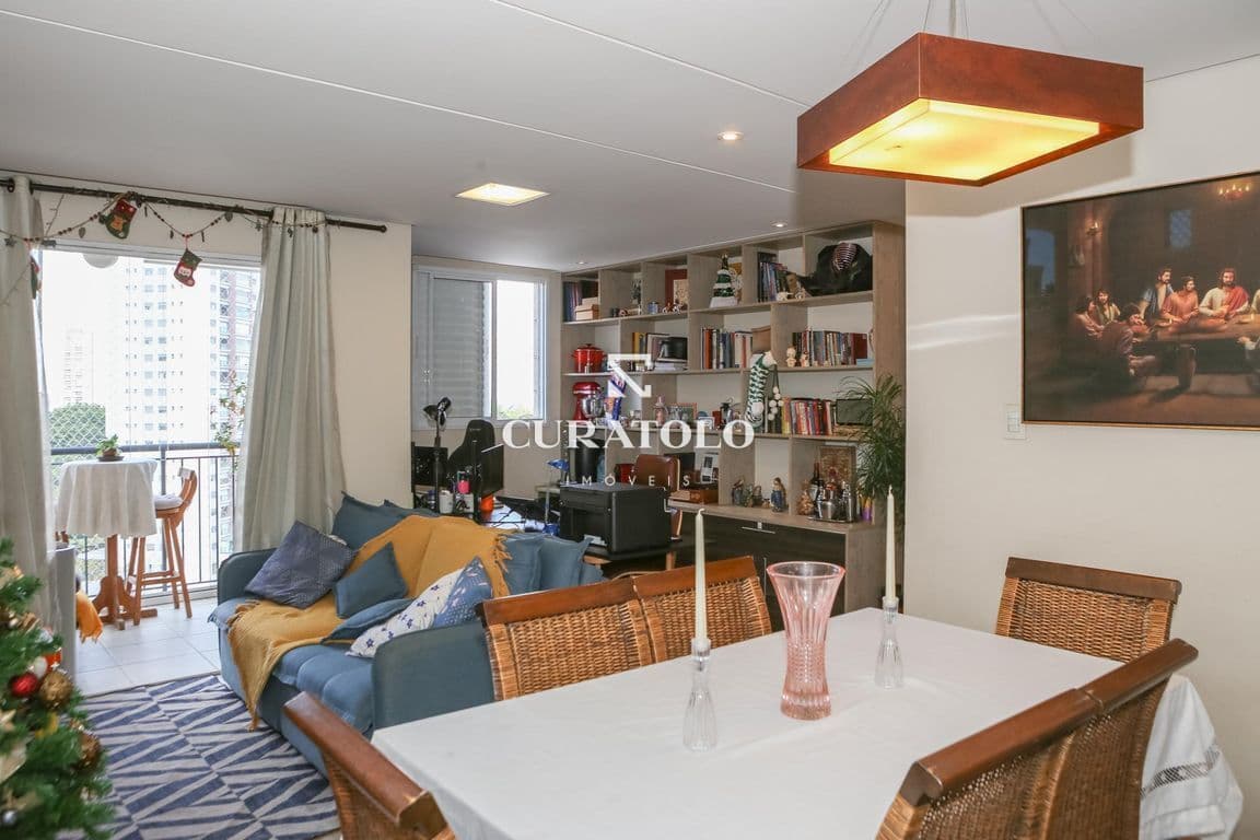 Apartamento à venda com 70 m², 2 quartos, varanda e 2 vagas na Lapa, São Paulo.