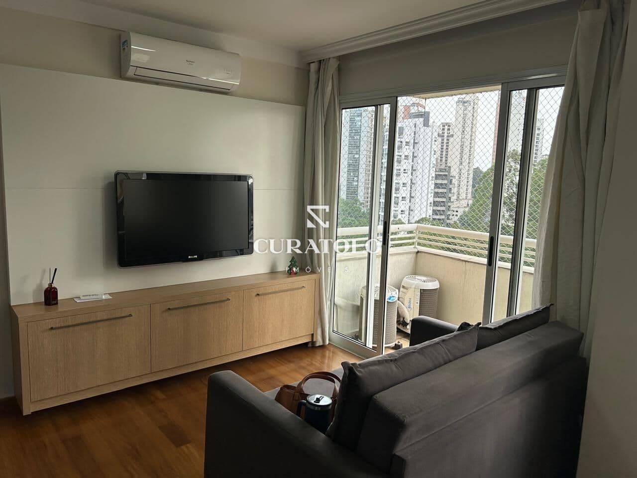 Apartamento à venda com 60 m² porteira fechada, 2 quartos, varanda e 2 vagas no Paraíso do Morumbi, em São Paulo.