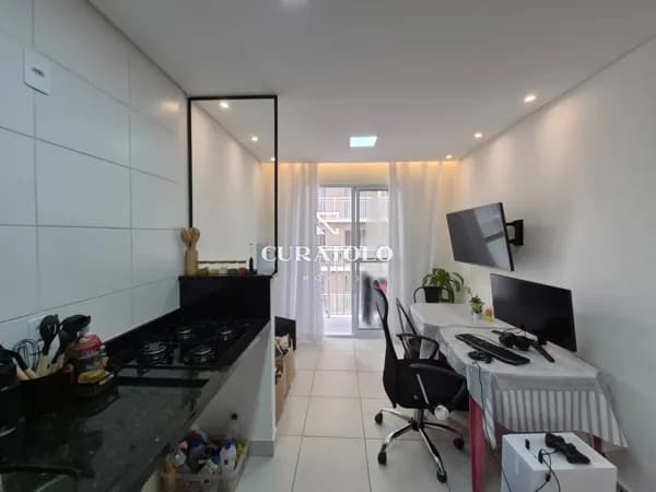 Apartamento à venda, de 2 quartos e varanda na Vila Ema