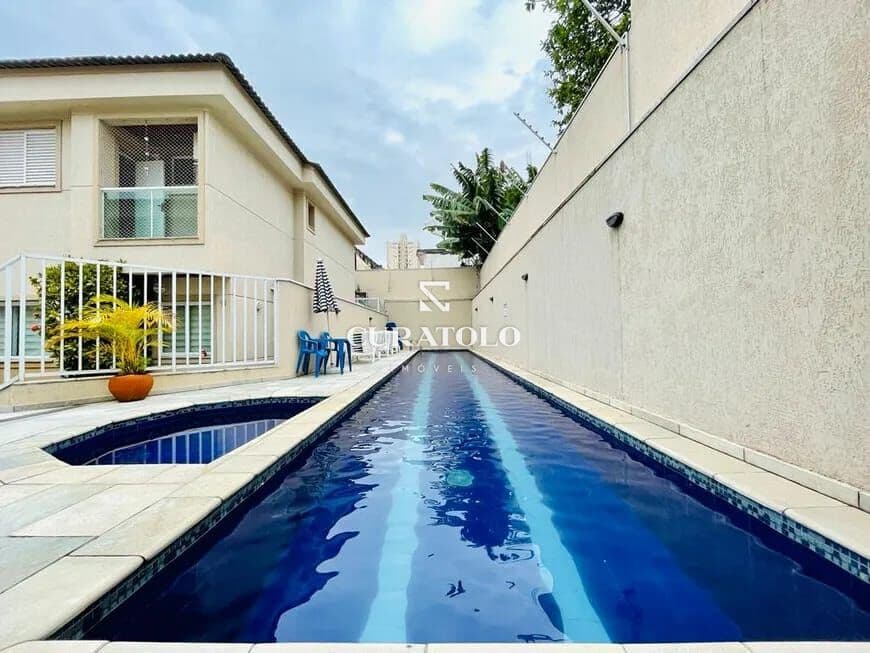 Moradia perfeita para sua família na Mooca. Sobrado, em condomínio fechado, de 135 m² com 3 quartos, 4 vagas, quintal com churrasqueira e lazer completo