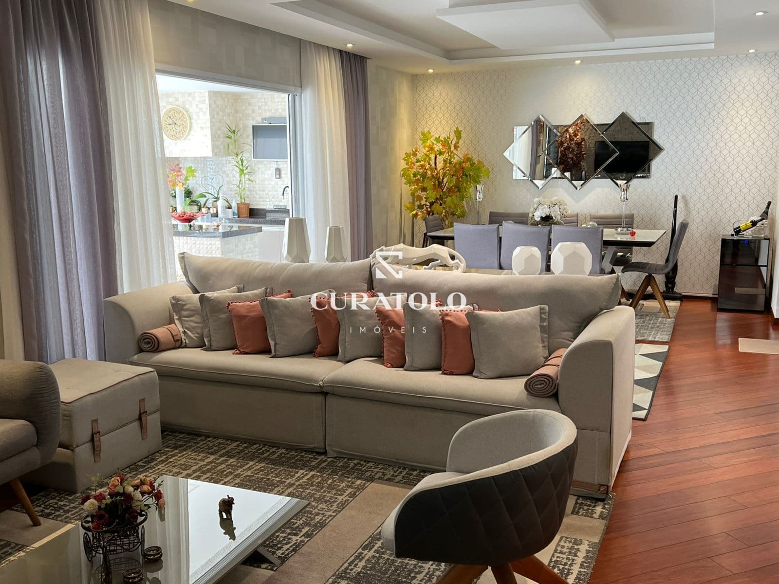 Conheça este incrível apartamento de alto padrão em São Caetano, ao lado do Parque Shopping São Caetano, com amplos 162 m², 3 Quartos/suítes, 2 vagas e varanda