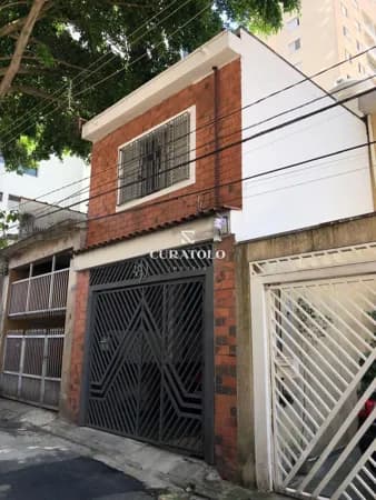 Casa sobrado à venda na Vila Prudente, com 3 quartos, 1 vaga e quintal com churrasqueira