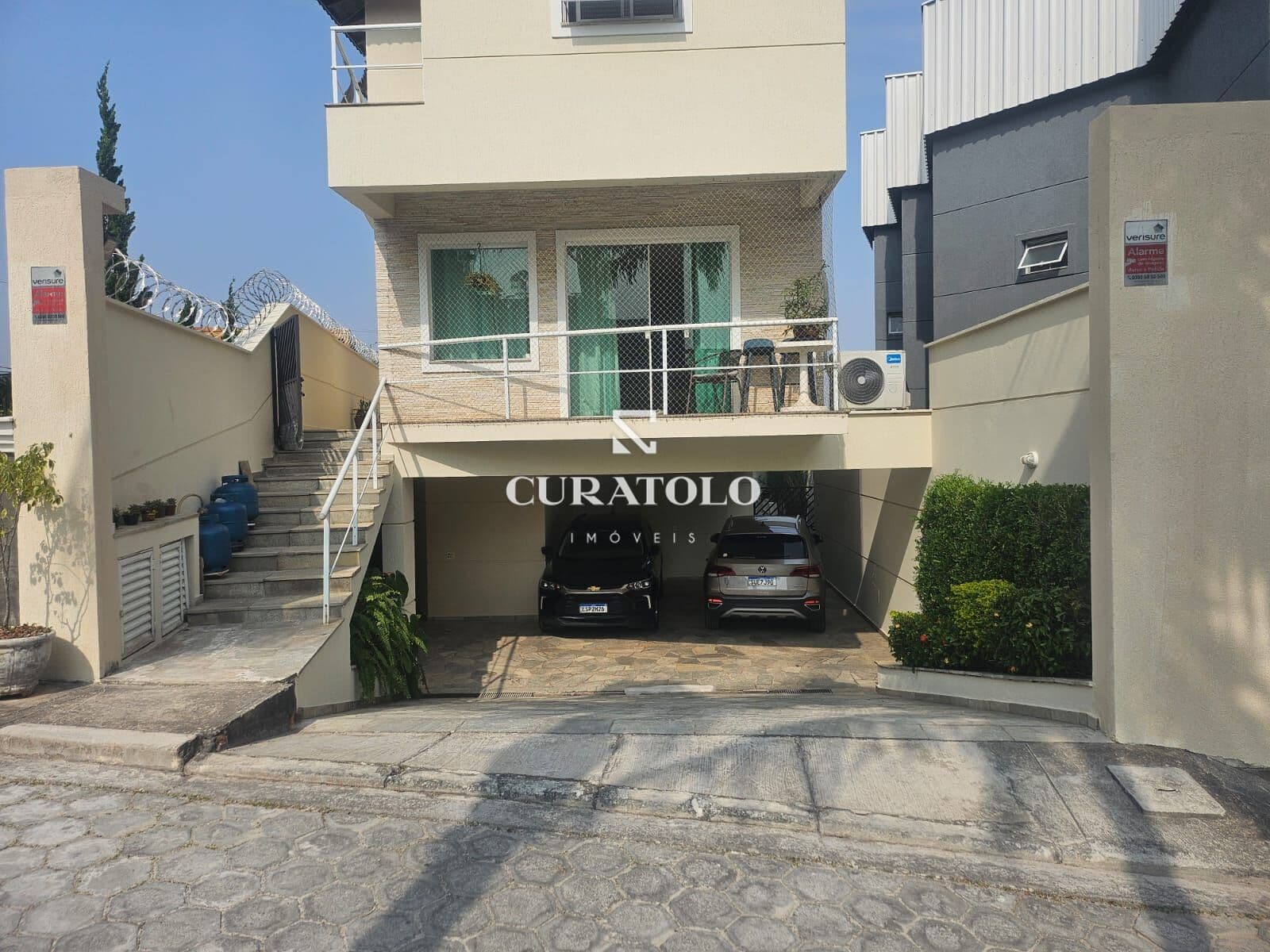 Casa sobrado à venda com 311 m², 4 suítes, piscina, churrasqueira e 4 vagas, Tucuruvi, São Paulo.