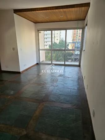 Apartamento à venda com 80 m², 3 quartos, varanda e vaga, Vila Madalena, São Paulo.