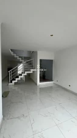 Casa/sobrado à venda com 120 m², 3 quartos e 2 vagas, Vila Bertioga, São Paulo.