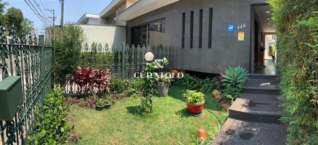 Moradia perfeita para a família: Casa com 4 quartos, 5 vagas cobertas e quintal com jardim no Bosque da Saúde, ao lado da Av. Cursino