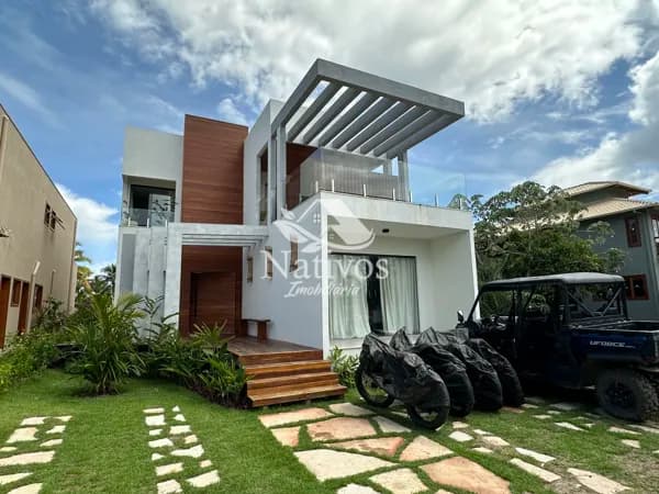 Casa de alto padrão em condomínio beira mar