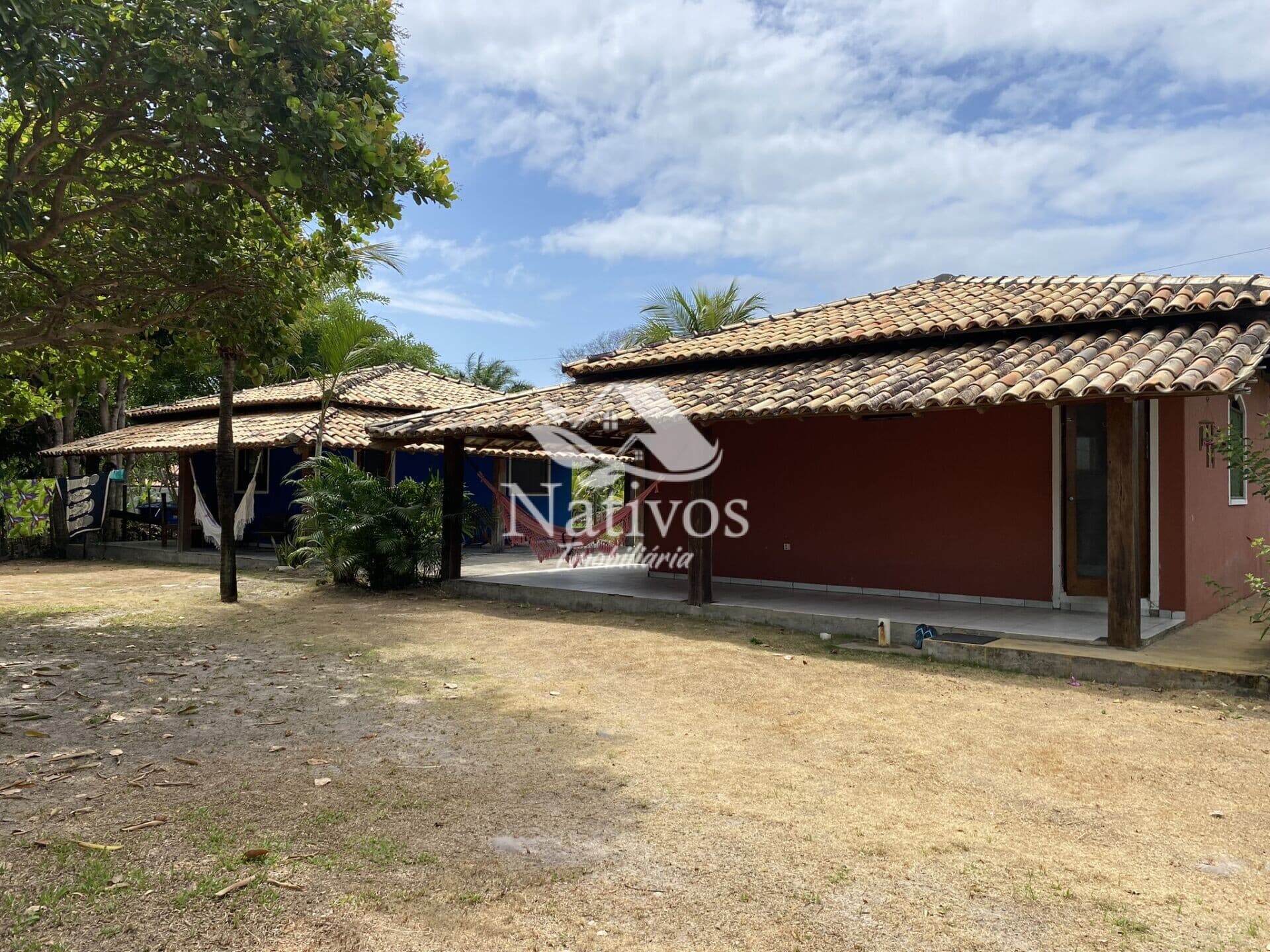 Dupla Vantagem: Lote com Duas Casas para Investir ou Morar!