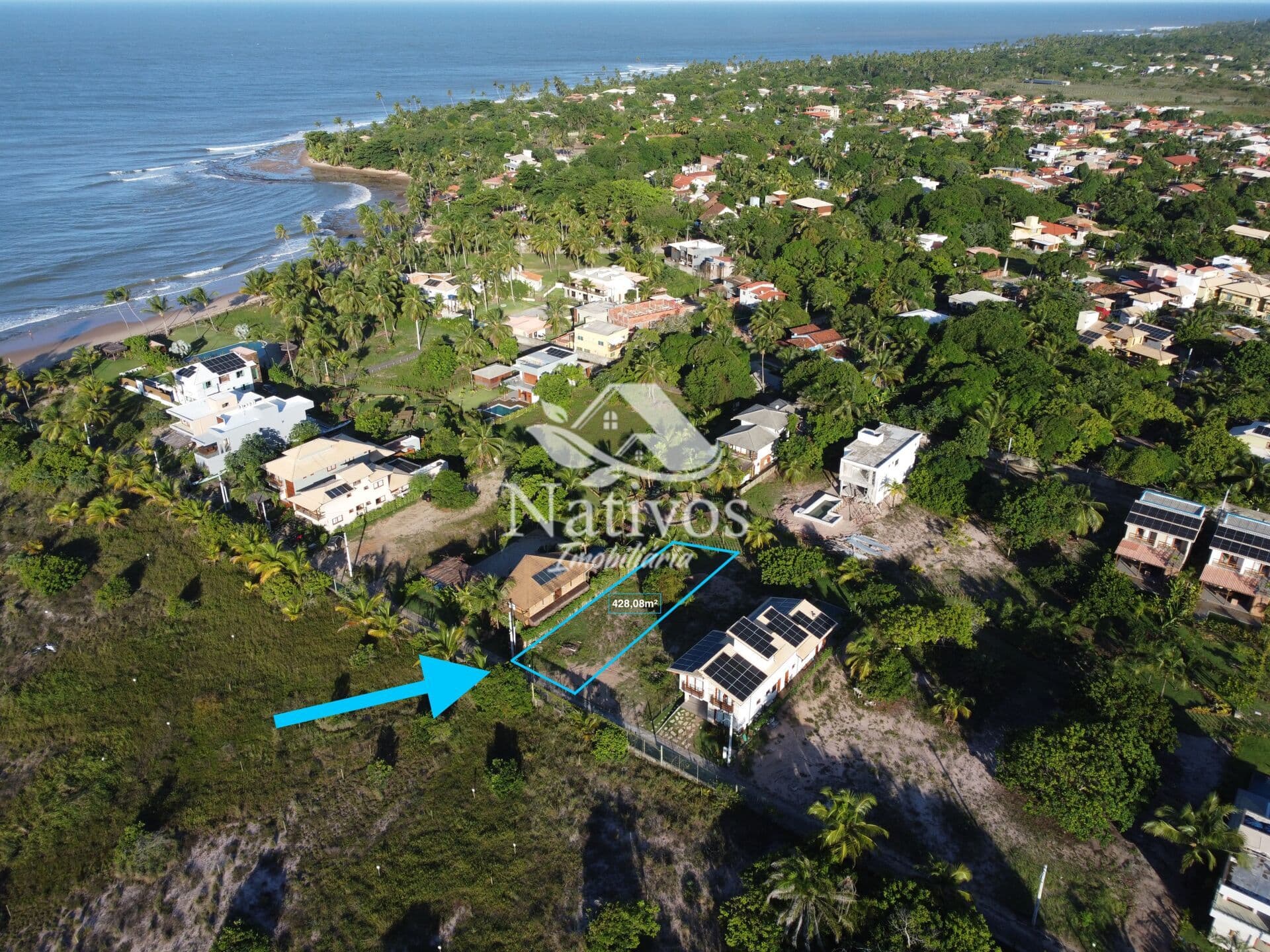 Lote com 428,08m² em condomínio beira mar