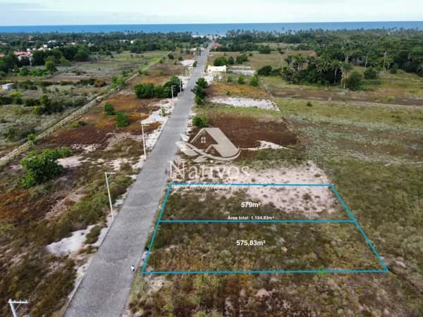 Lote com 1.154,83m² a apenas 600m da Praia de Taipu de Fora!