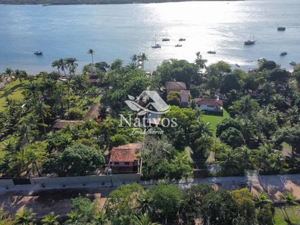 Viva o Sonho em Campinhos: Casa Beira-Mar com Acesso Exclusivo para Seu Barco