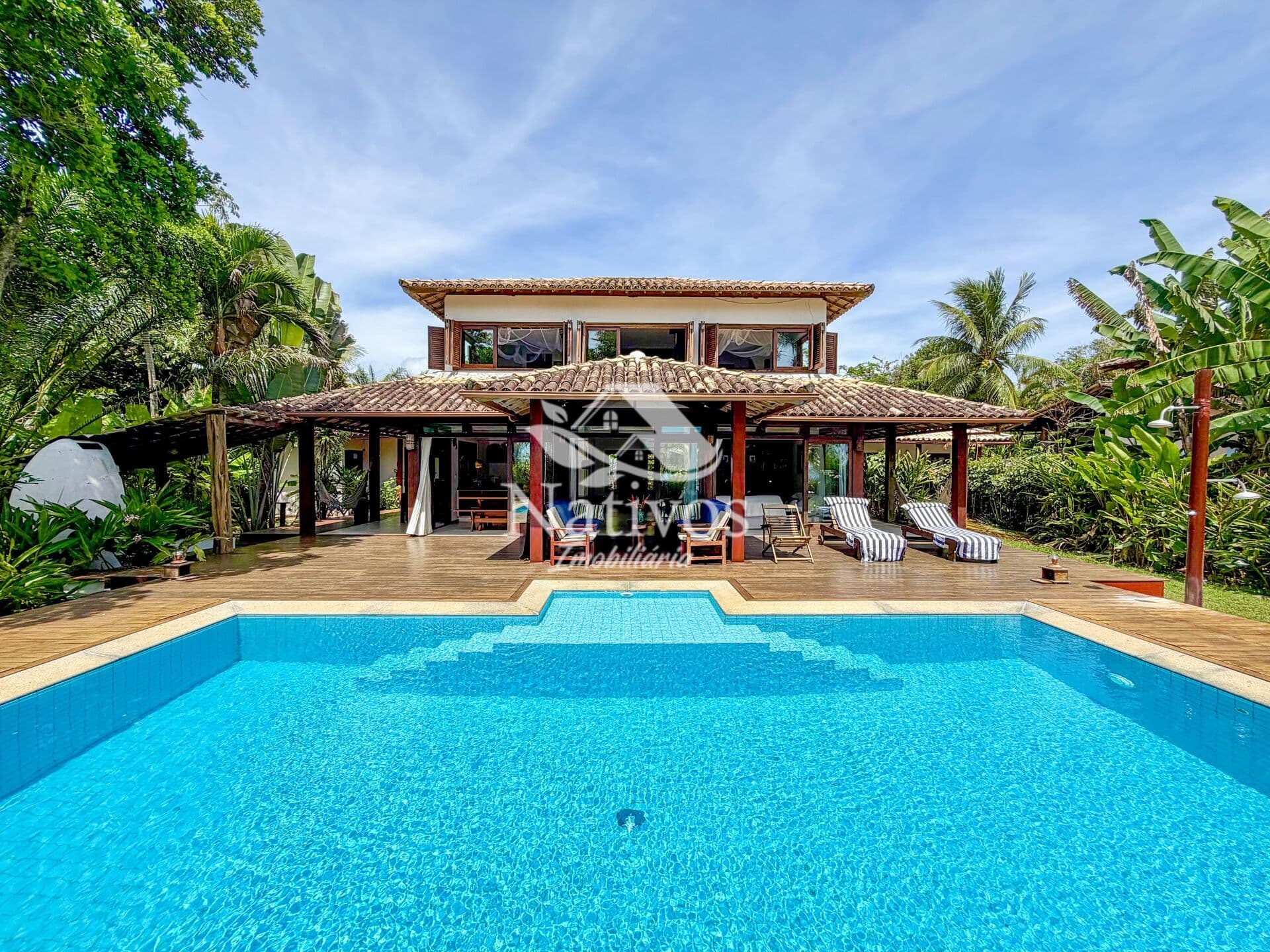Casa de Alto Padrão Beira-Mar na Praia da Bombaça – Exclusividade e Sofisticação à Beira do Oceano