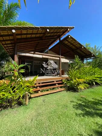 Duas casas, um só investimento: more em uma e rentabilize a outra em Barra Grande