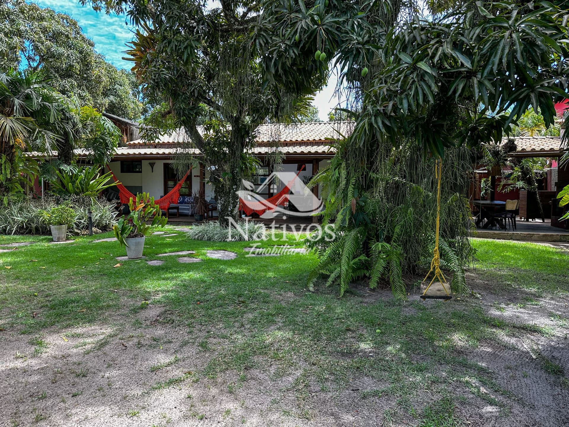 Imóvel para Morar ou Lucrar: Casa com 5 Suítes e Bangalô no Centro de Barra Grande