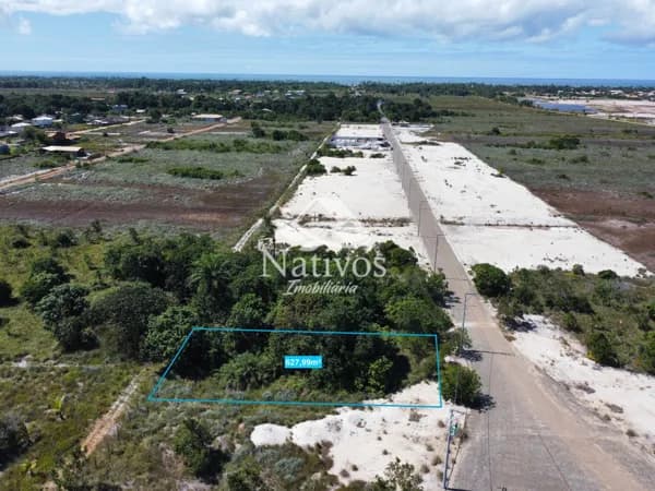 Invista no futuro: Lote de 627,99m² em residencial premium com portaria e rua pavimentada!