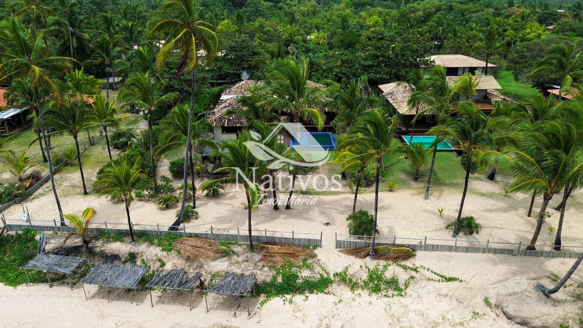 Casa beira mar no Cassange: onde o luxo encontra a natureza. E agora pode ser seu.