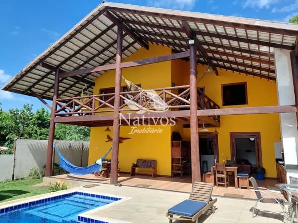 Casa com 6 suítes apenas 750m da praia