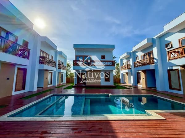 Casa duplex em condomínio fechado