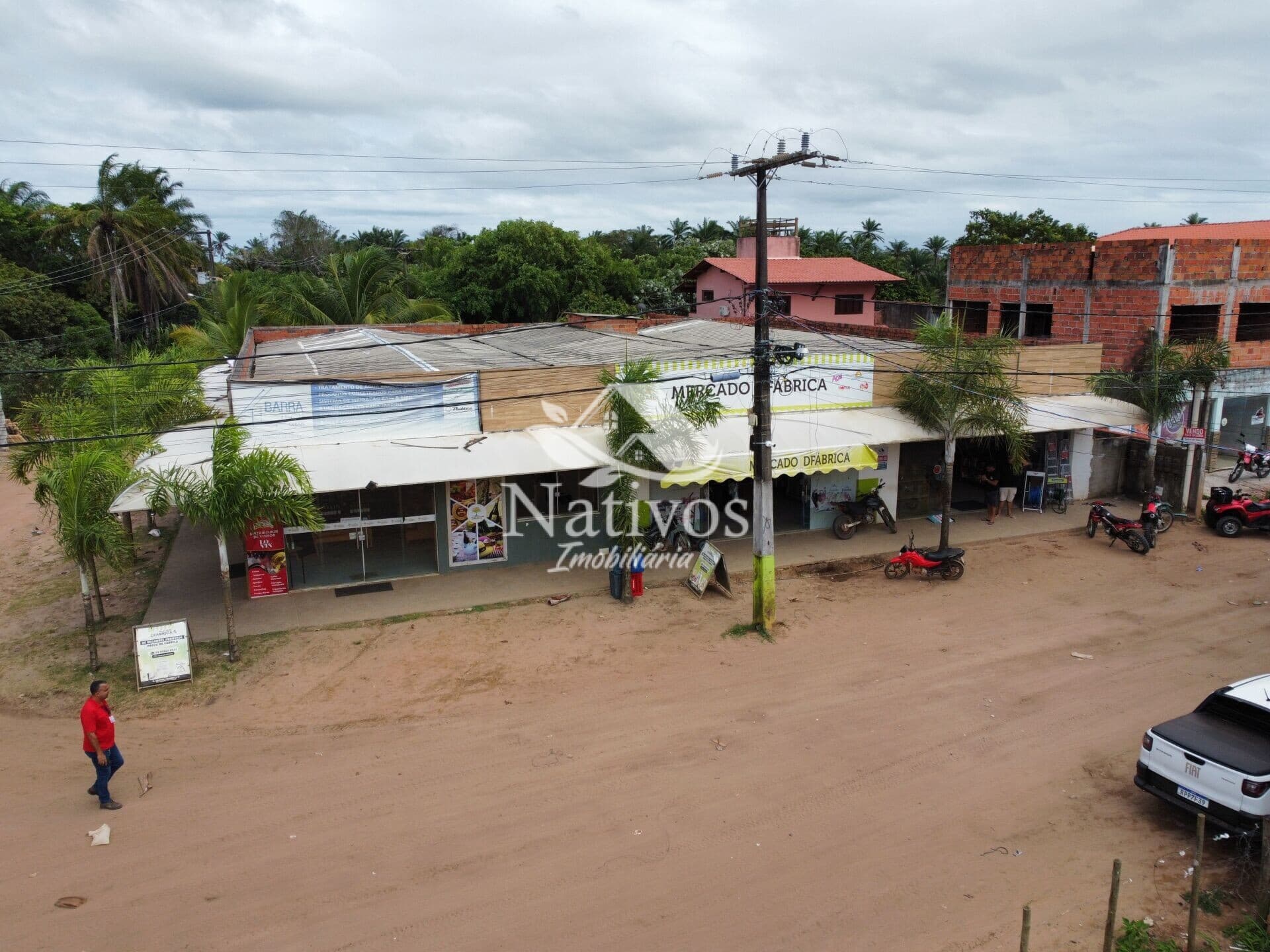Oportunidade de Investimento: Galeria à Venda no Promissor Bairro dos Três Coqueiros