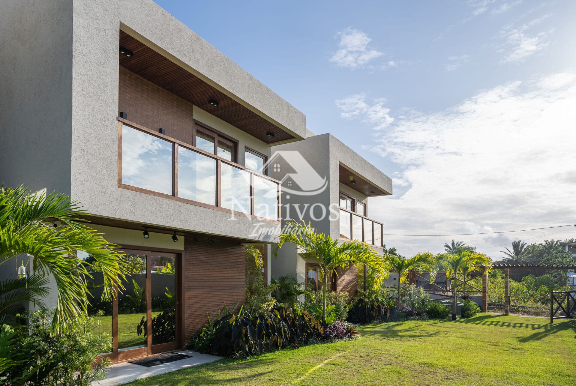 Exclusividade e Conforto: Casa de Alto Padrão a Poucos Passos da Praia