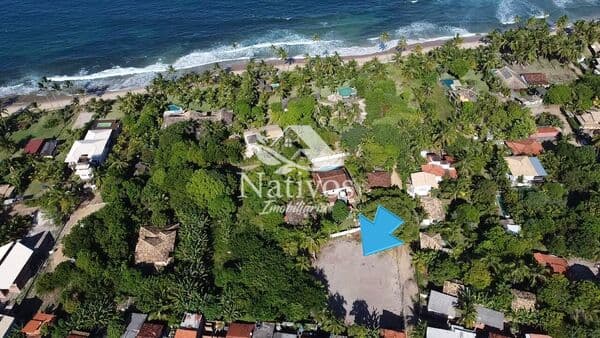 Lote na praia da Bombaça com 1.217,50m²