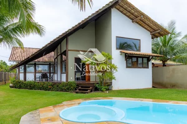 Casa completa com piscina, área gourmet e localização perfeita!