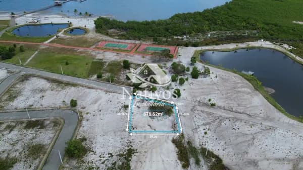 Terreno em Condomínio de Alto Padrão beira mar