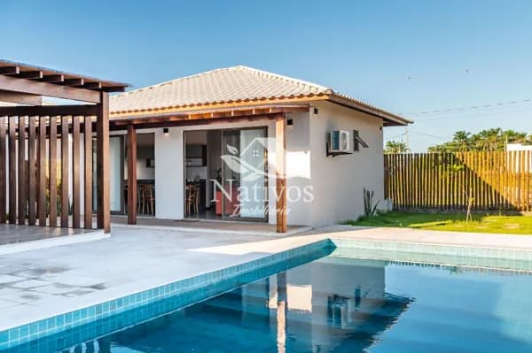Casa em condomínio frente lago