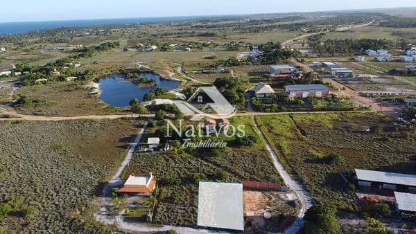 Lote com 615m² na praia da Bombaça
