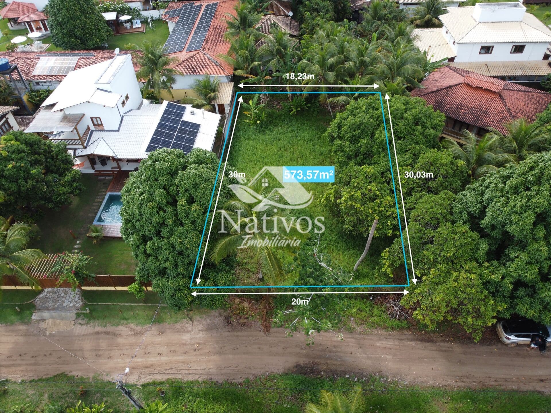 Lote com 573,57m2 apenas 400m do centro da vila
