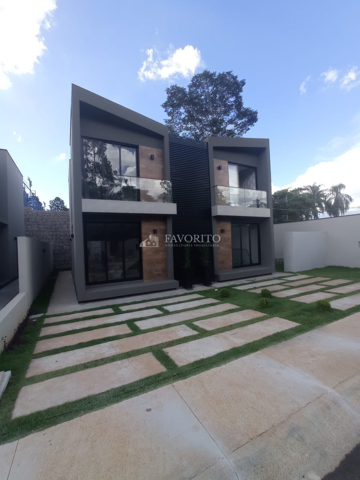 Casa 2 e 3 dormitórios em Condomínio em Atibaia