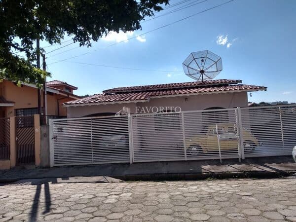 Casa 5 dormitórios em Piracaia, SP