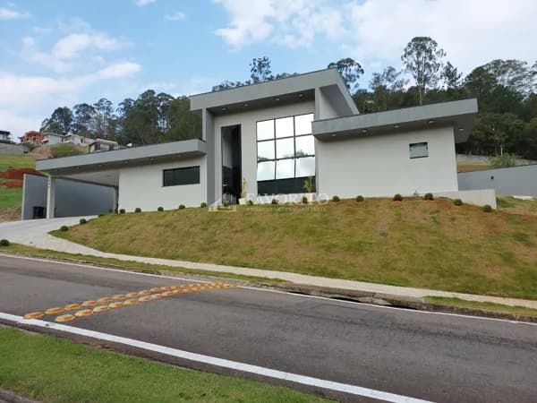 Casa Térrea em Condomínio em Atibaia/SP
