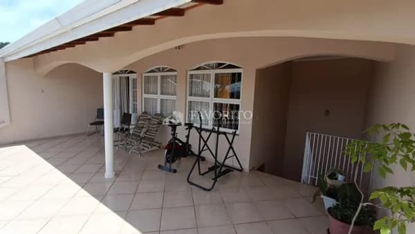 Casa com piscina à venda no Jardim dos Pinheiros em Atibaia/SP