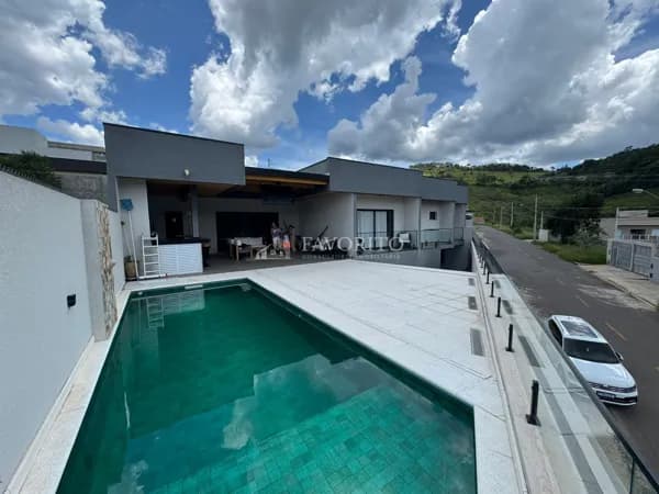 Casa com 4 dormitórios em Bom Jesus dos Perdoões