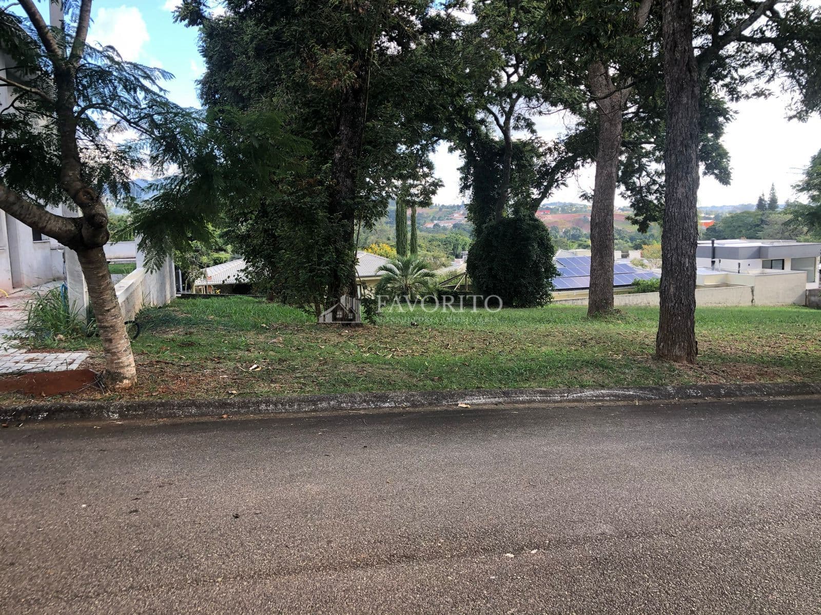 TERRENO EM CONDOMÍNIO