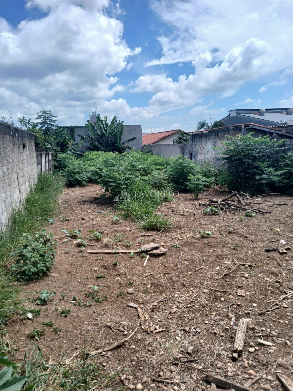 Terreno com excelente topografia em Atibaia