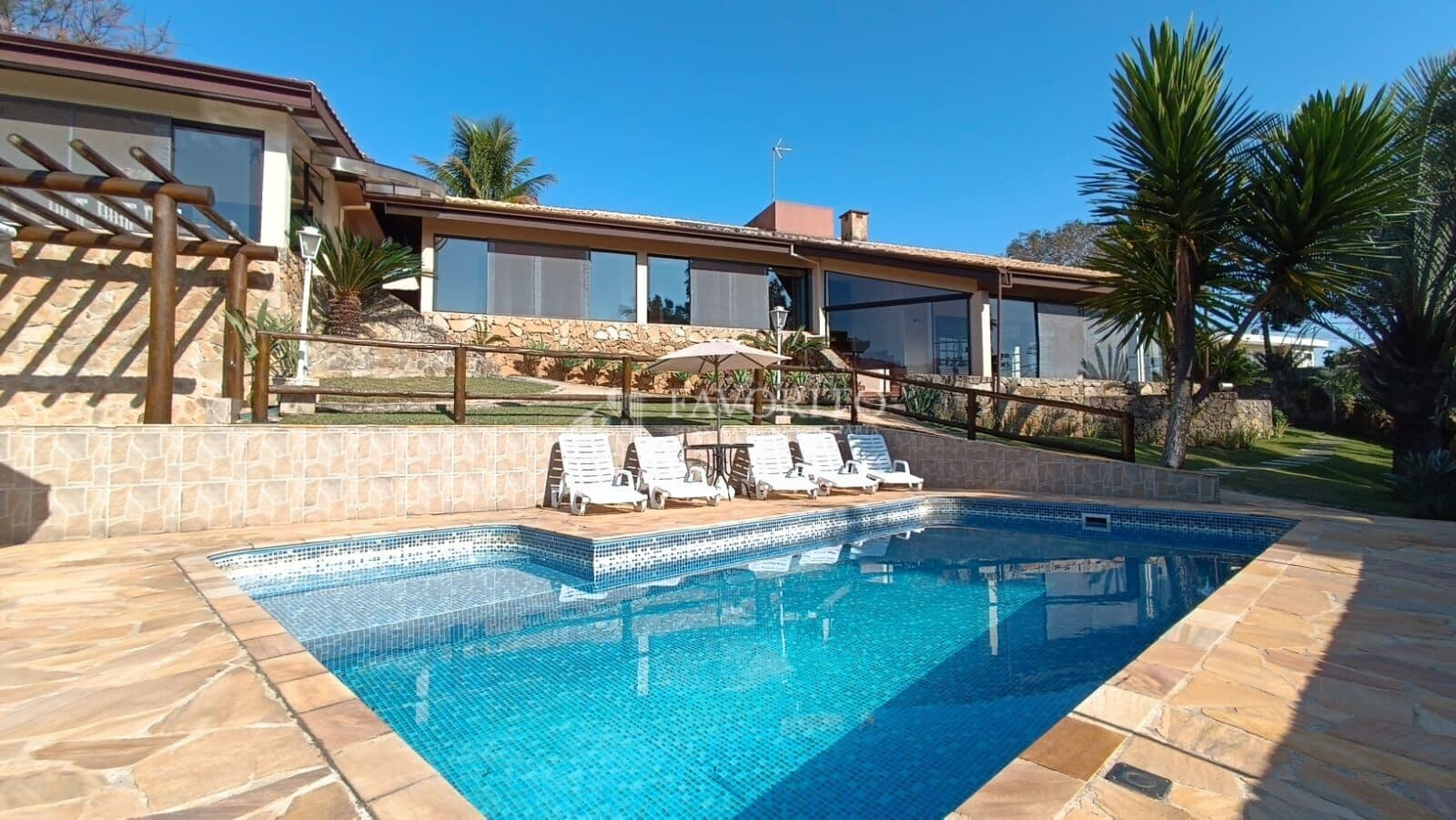 Casa Térrea com Piscina à venda no Jd. São Nicolau em Atibaia/SP