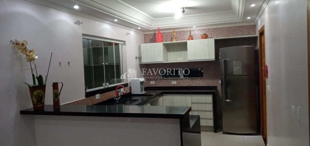 Casa com 3 suítes e edícula em Atibaia, SP